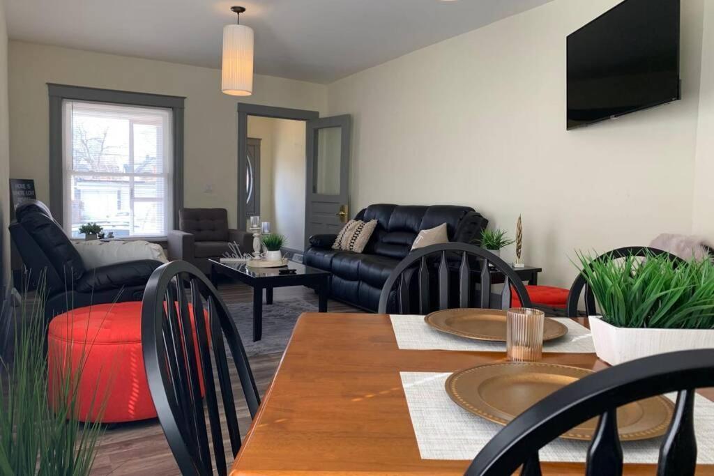 Villa 5Br Niagara Getaway Prime Location-Sleeps 10 à Niagara Falls Extérieur photo
