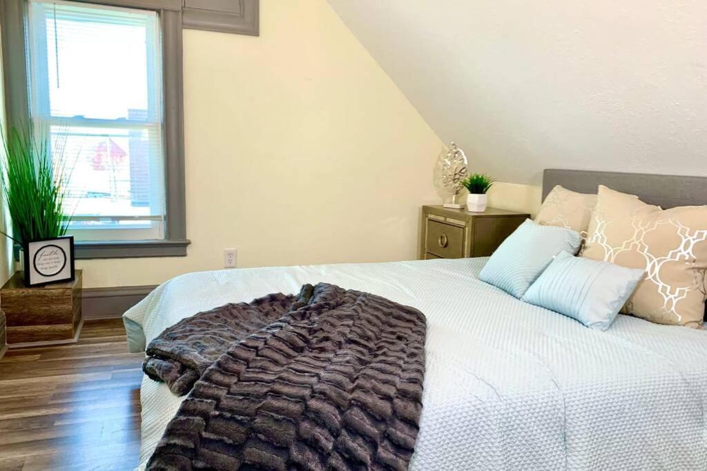 Villa 5Br Niagara Getaway Prime Location-Sleeps 10 à Niagara Falls Extérieur photo